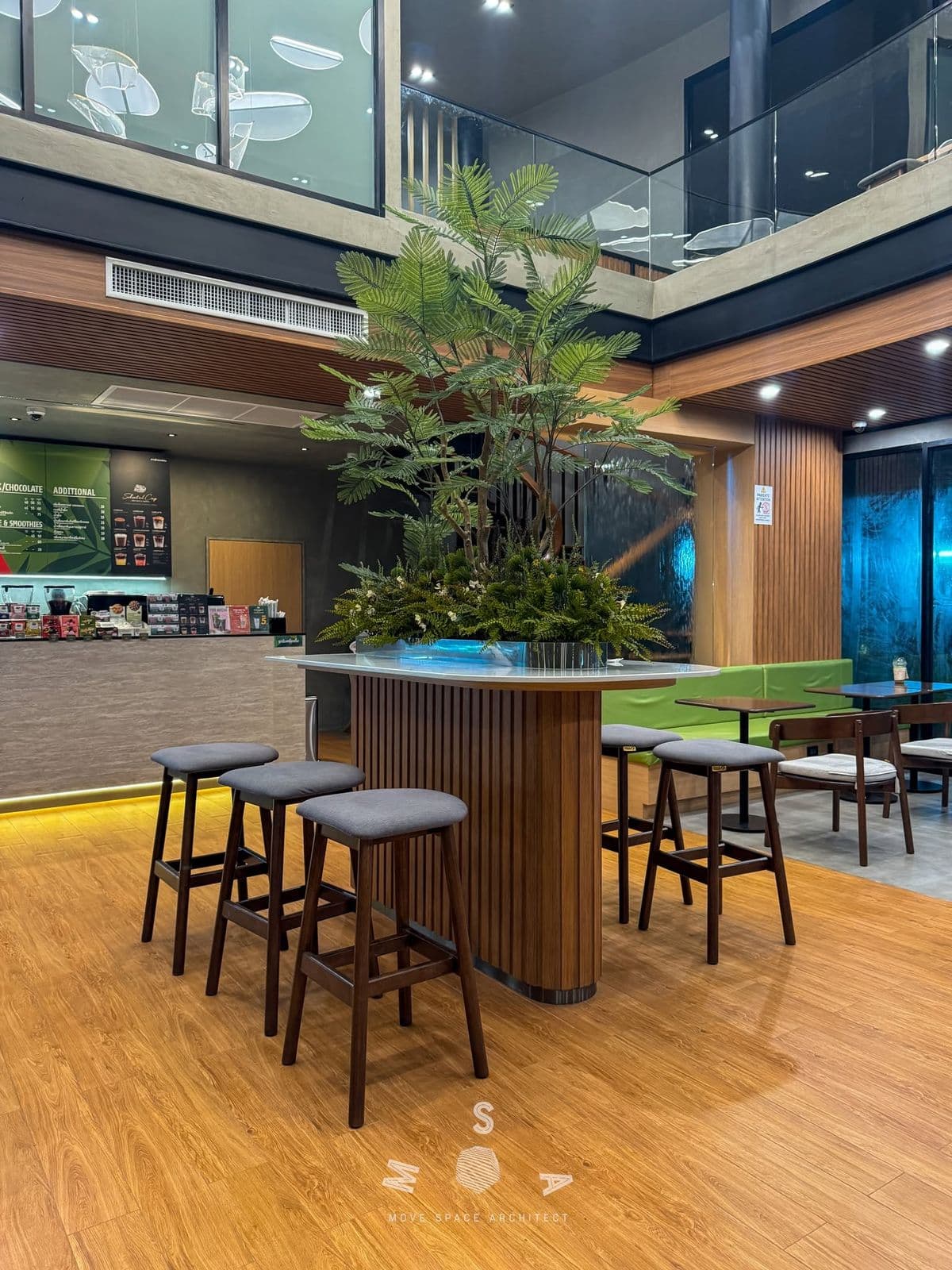 คาเฟ่ อเมซอน สาขาอ่าวน้อย — เคาน์เตอร์บาร์และเก้าอี้สูง (ภาพถ่ายงานจริง)