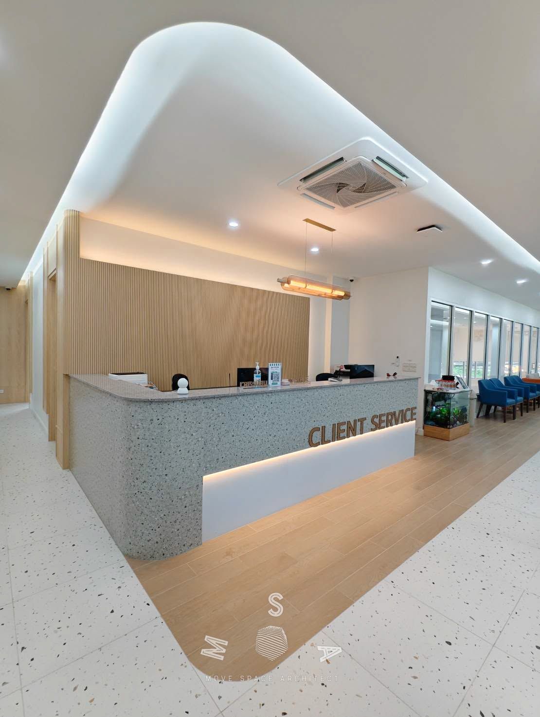 Pet Friends animal hospital — Client-service counter and waiting area (photograph)