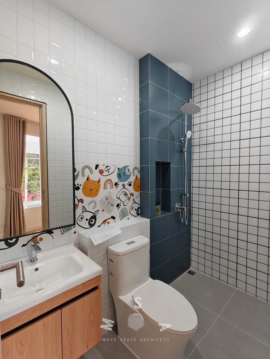 Pet Friends animal hospital — Washroom (photograph)